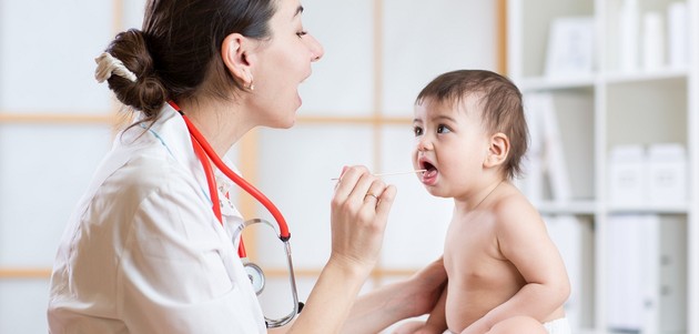 Uporczywy ból gardła u dziecka – co robić?